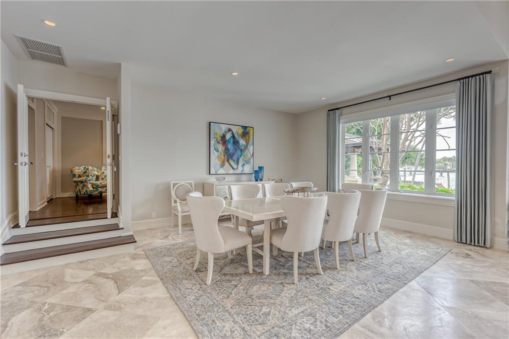 1313 E LAKE DR