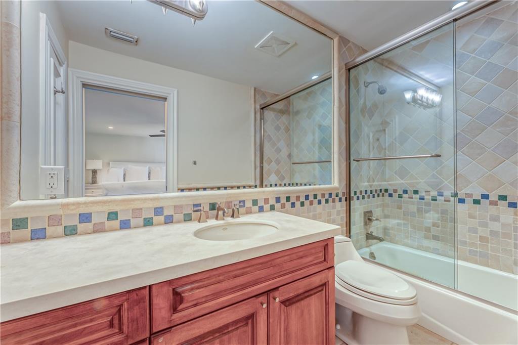 1313 E LAKE DR
