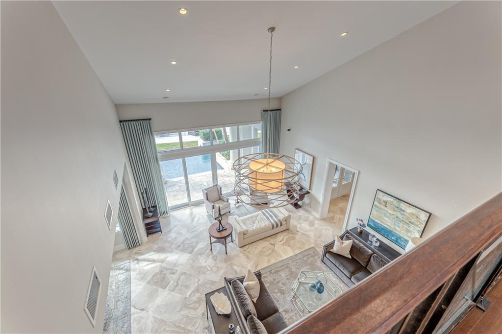 1313 E LAKE DR