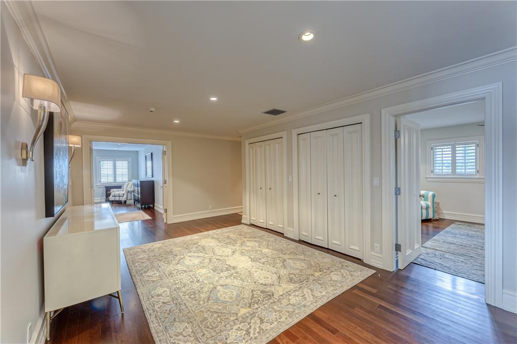 1313 E LAKE DR