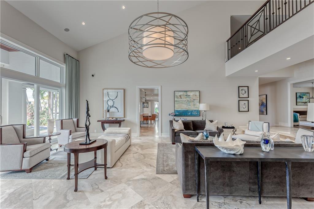 1313 E LAKE DR