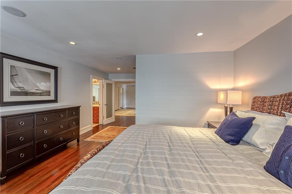 1313 E LAKE DR