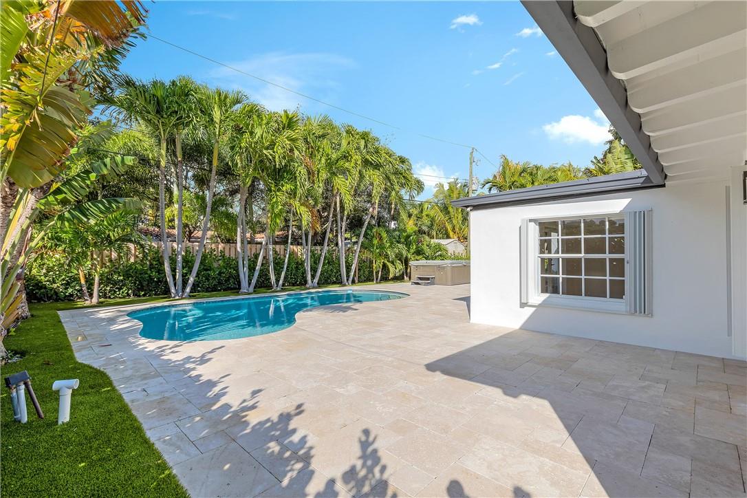 1951 SE 24 AVE
