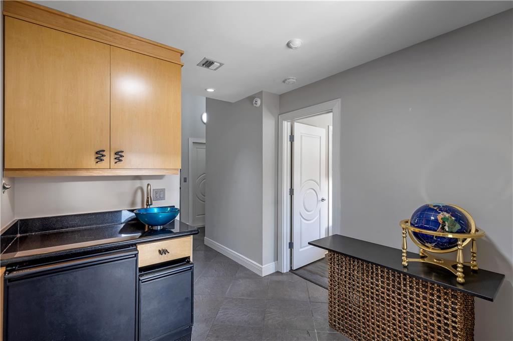16 Portside Dr Unit: 16C