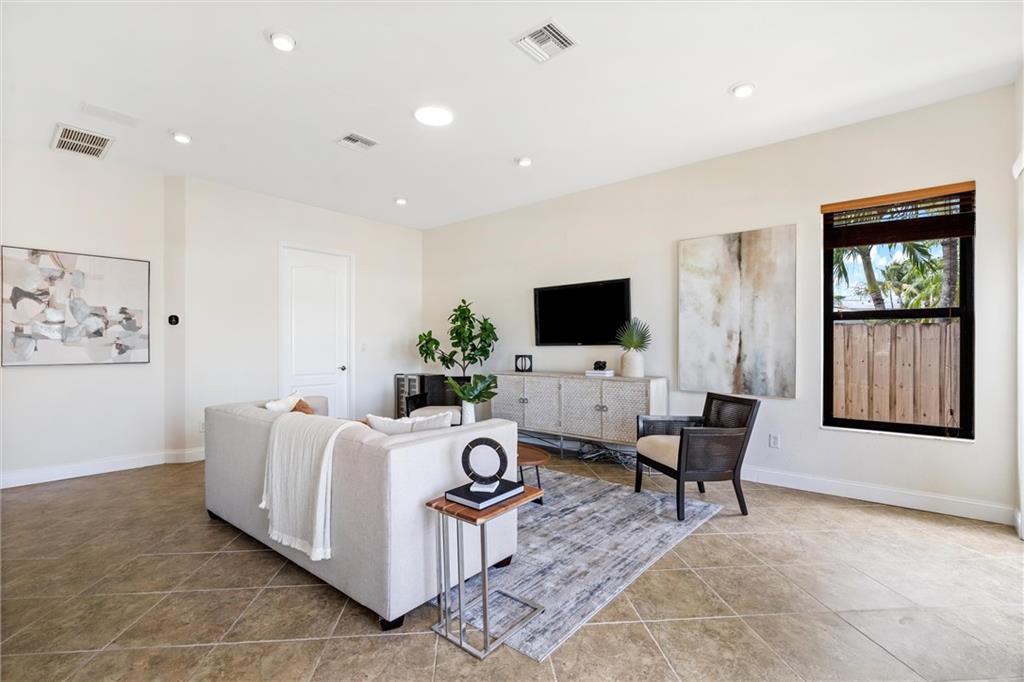 1319 Avocado Isle