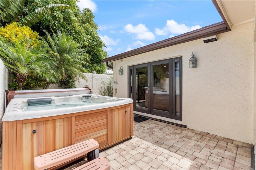 1319 Avocado Isle