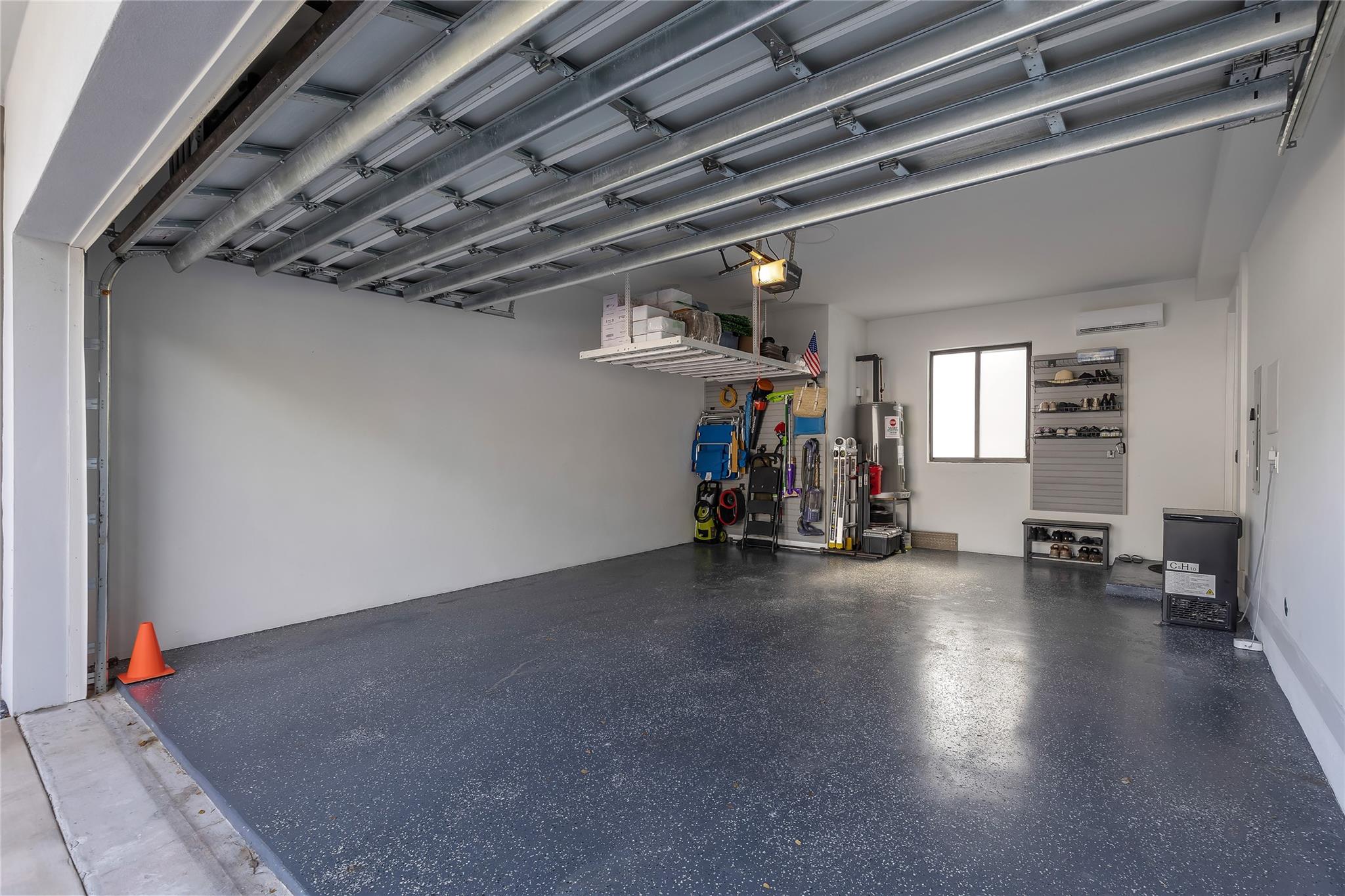 704 SW 7 St