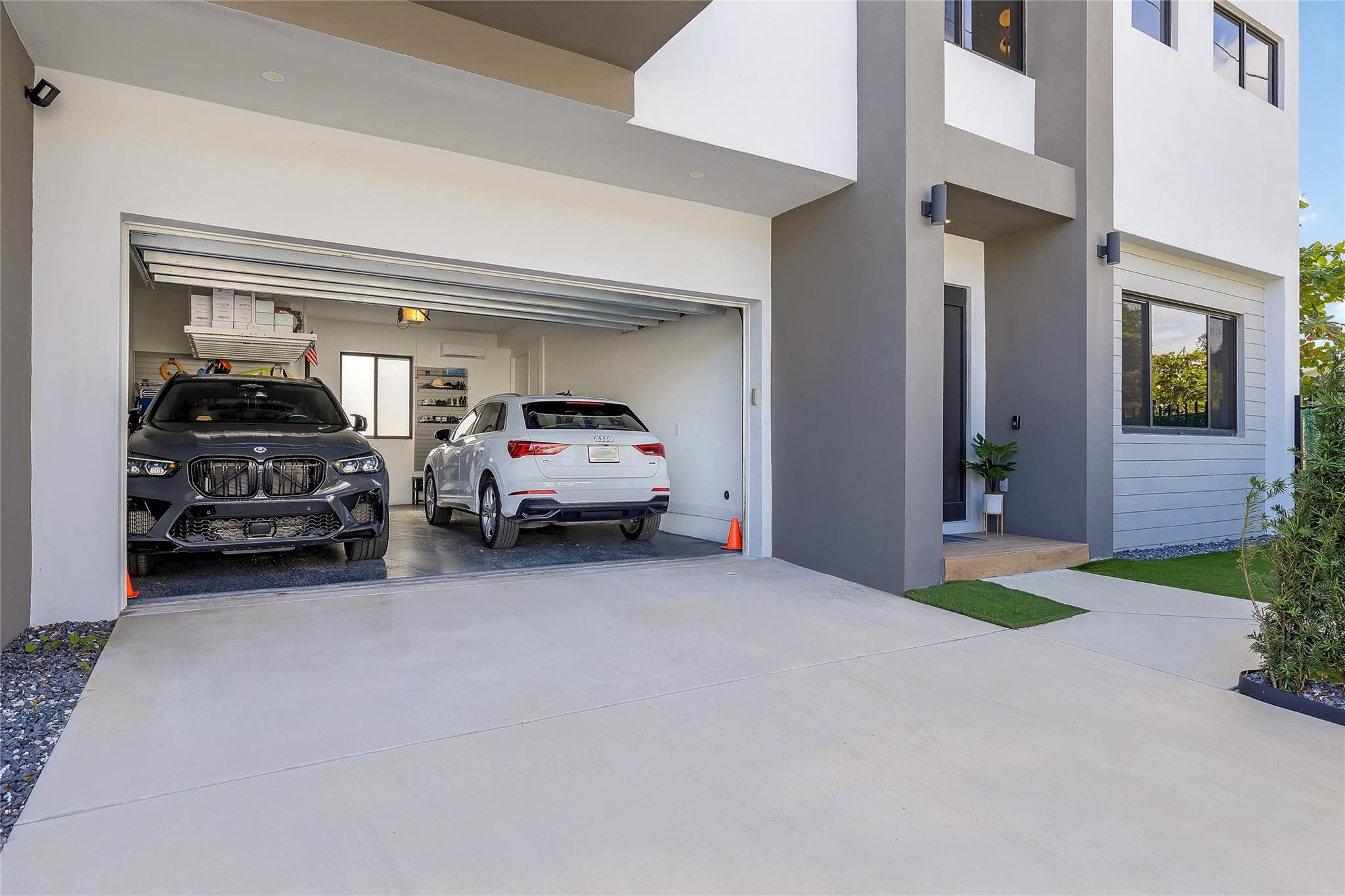 704 SW 7 St