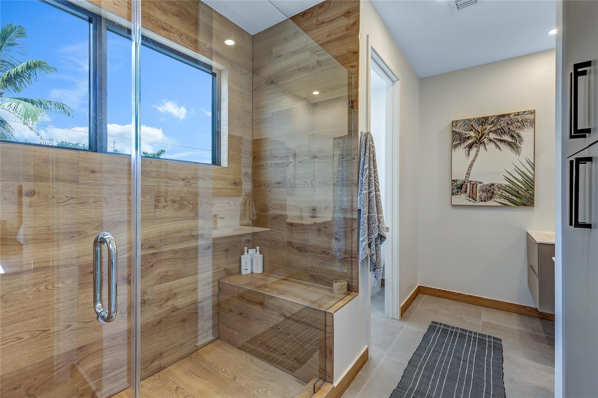 704 SW 7 St