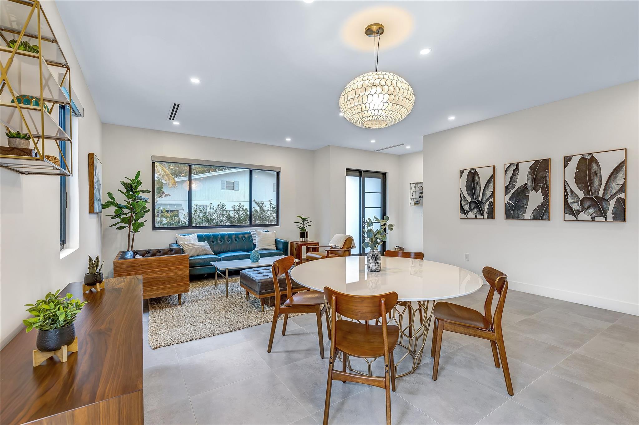 704 SW 7 St