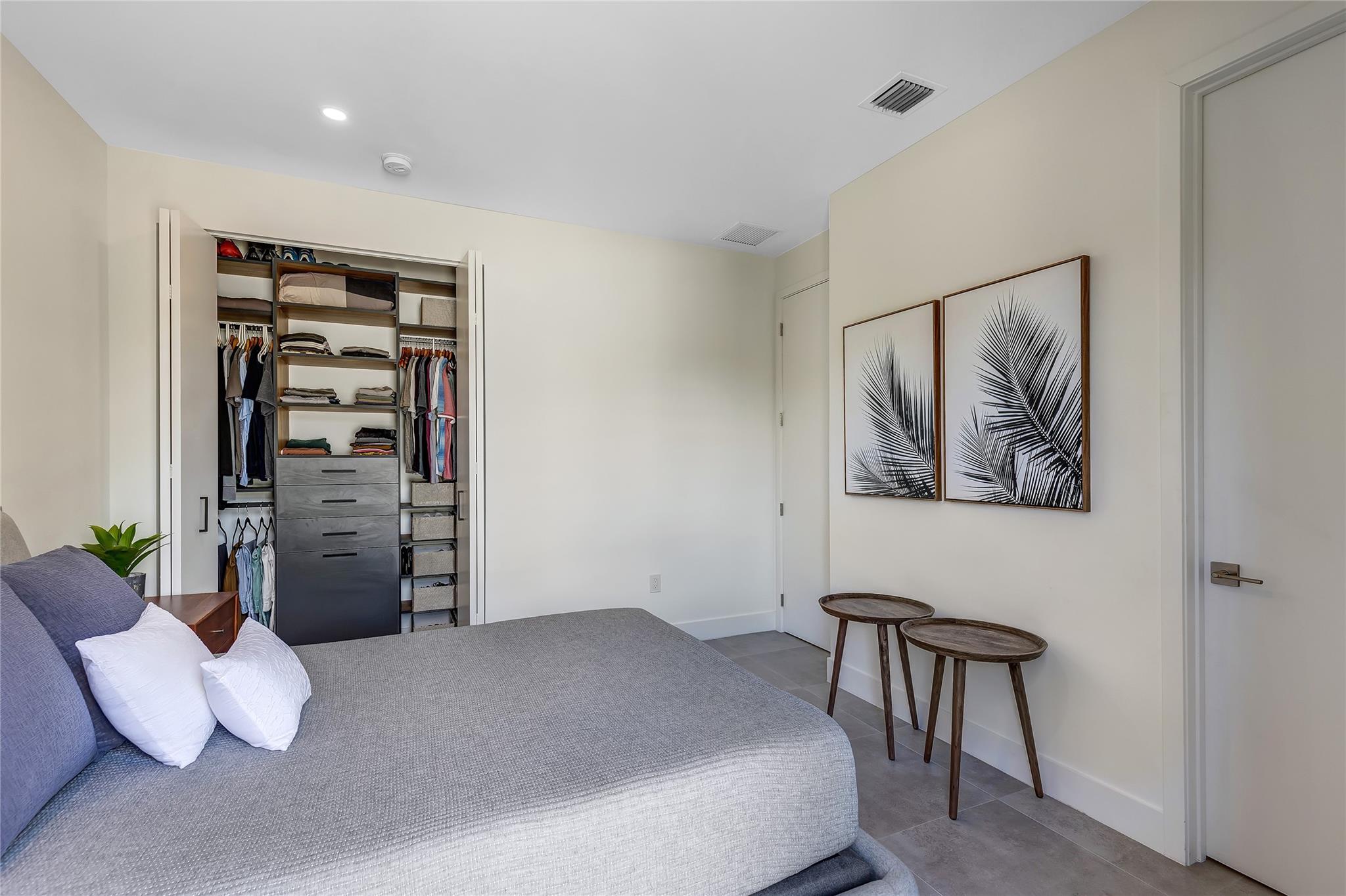 704 SW 7 St