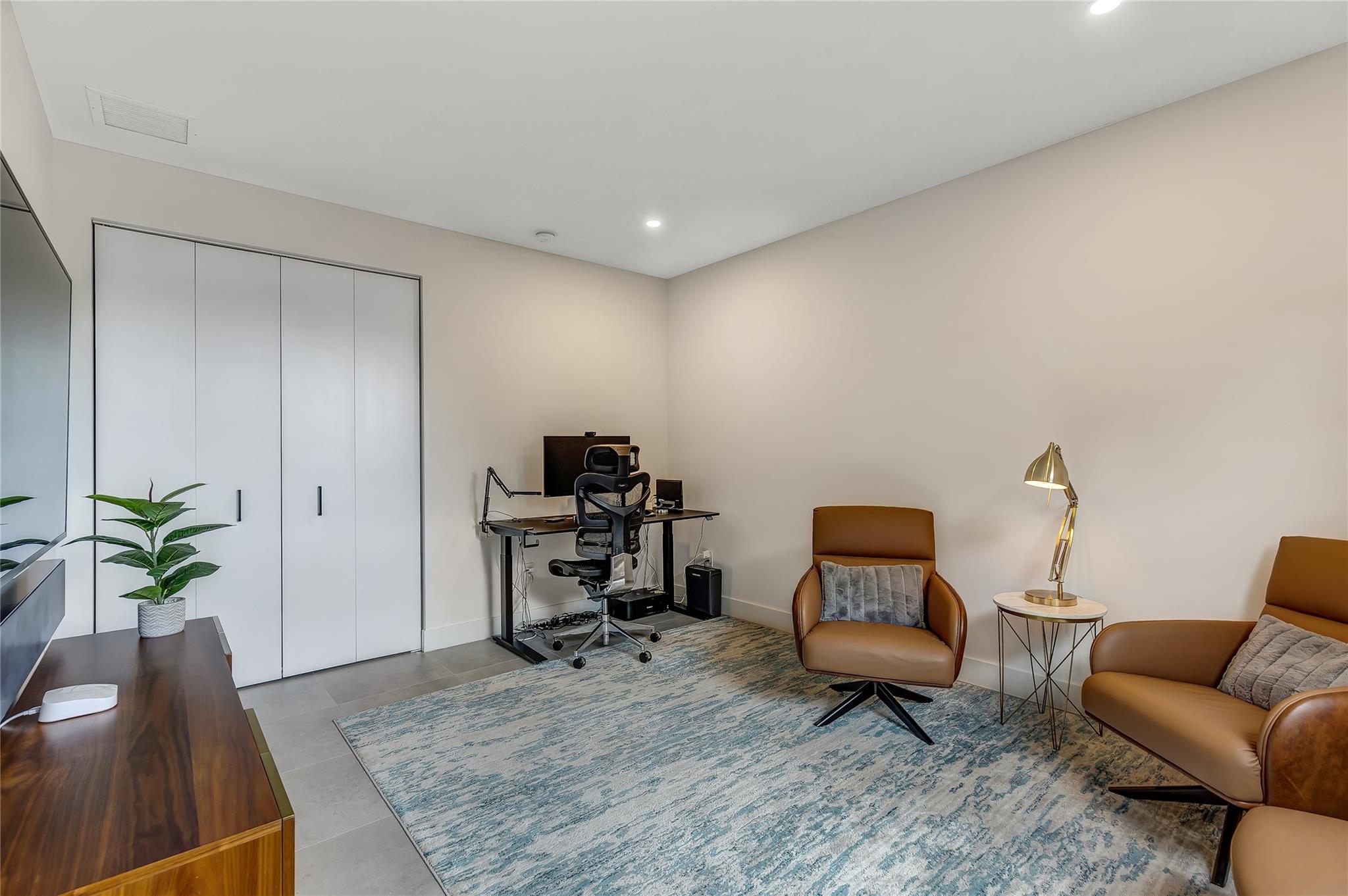 704 SW 7 St