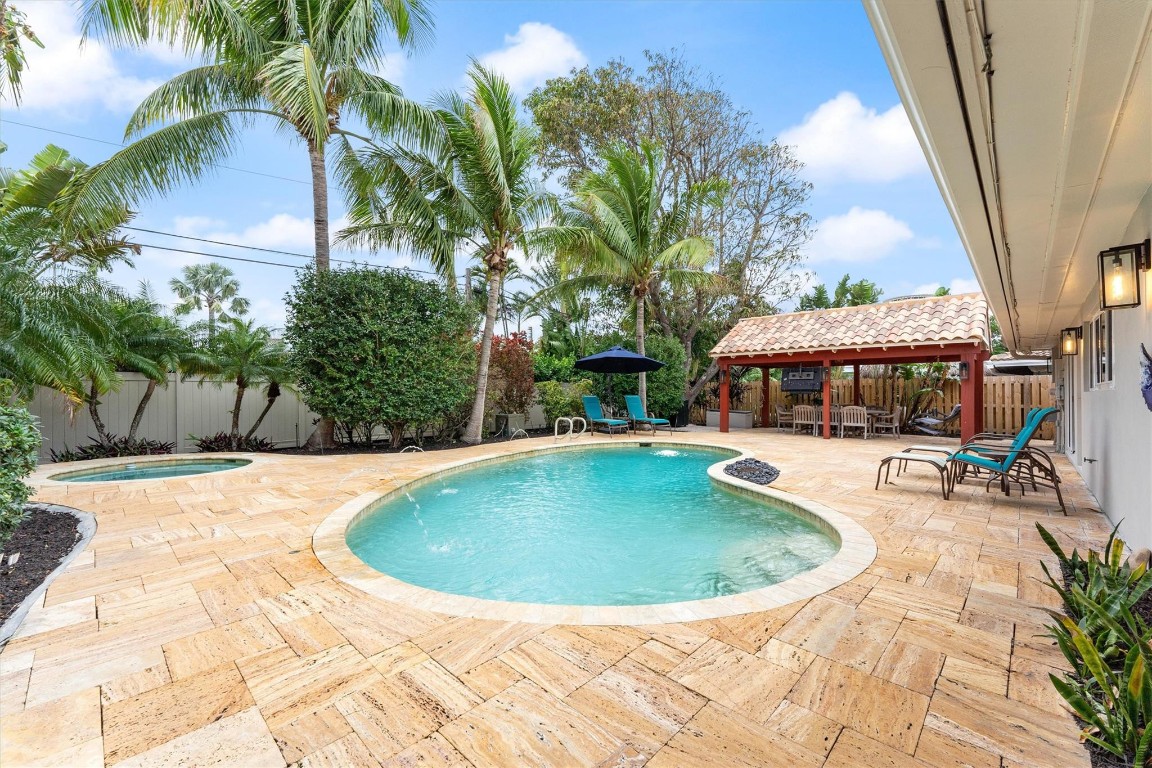 1823 Admirals Way