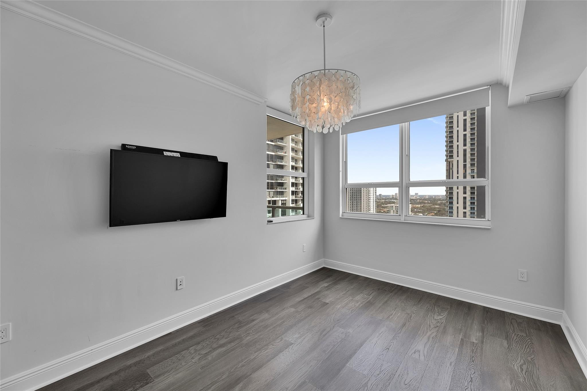350 SE 2nd St 2450