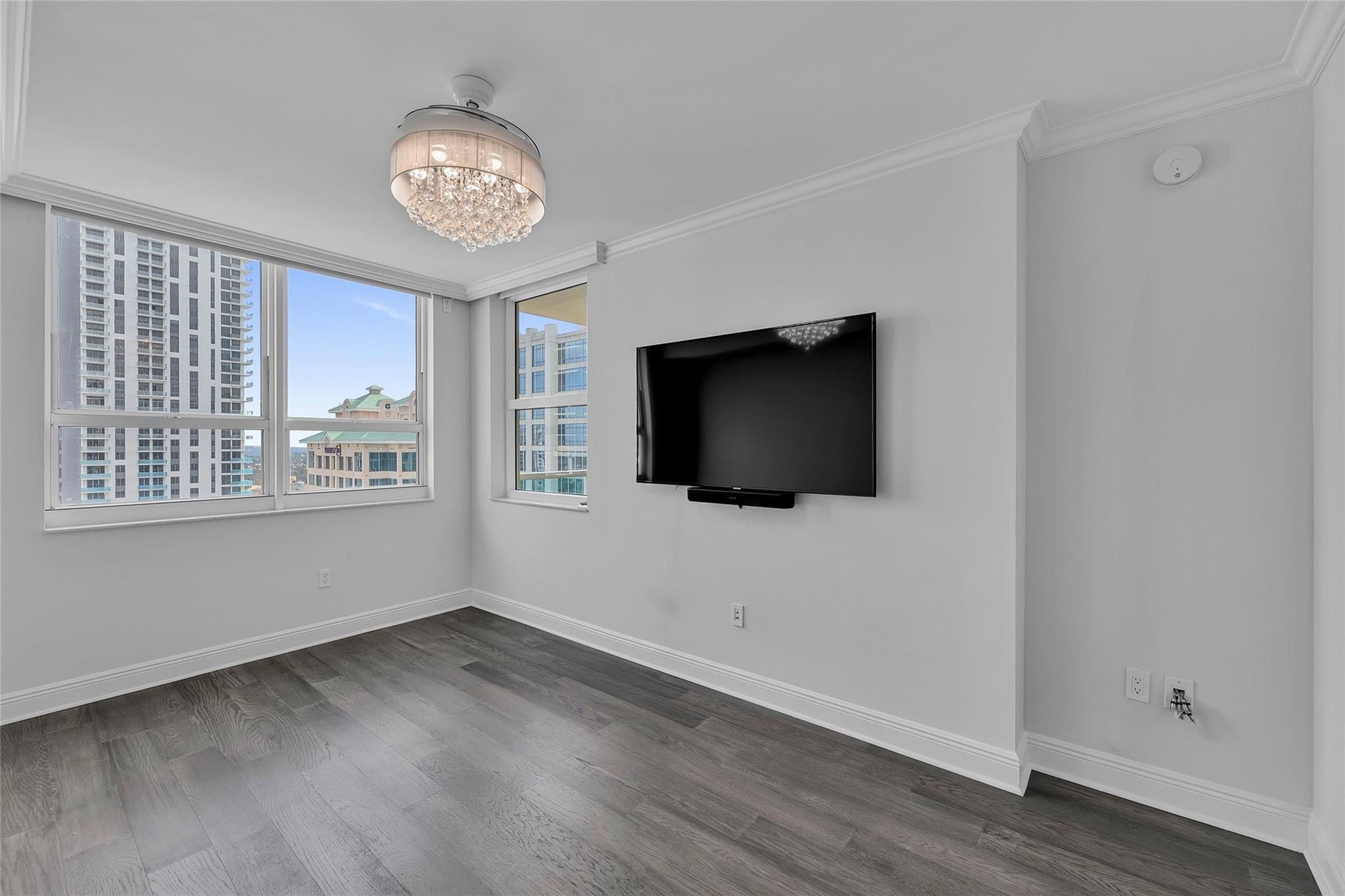 350 SE 2nd St 2450