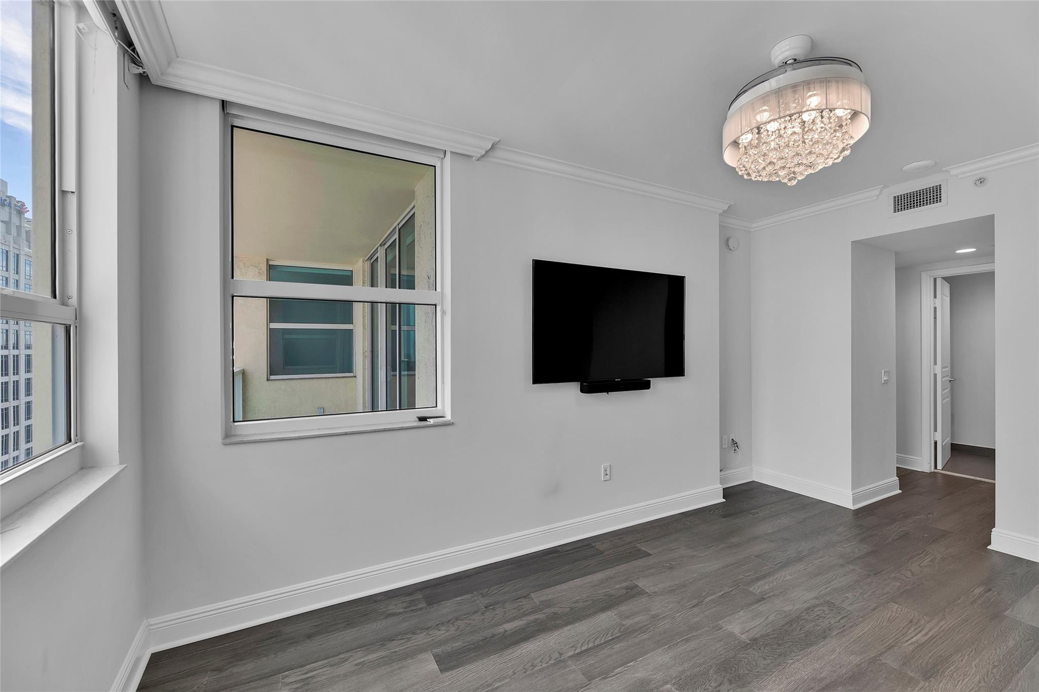 350 SE 2nd St 2450