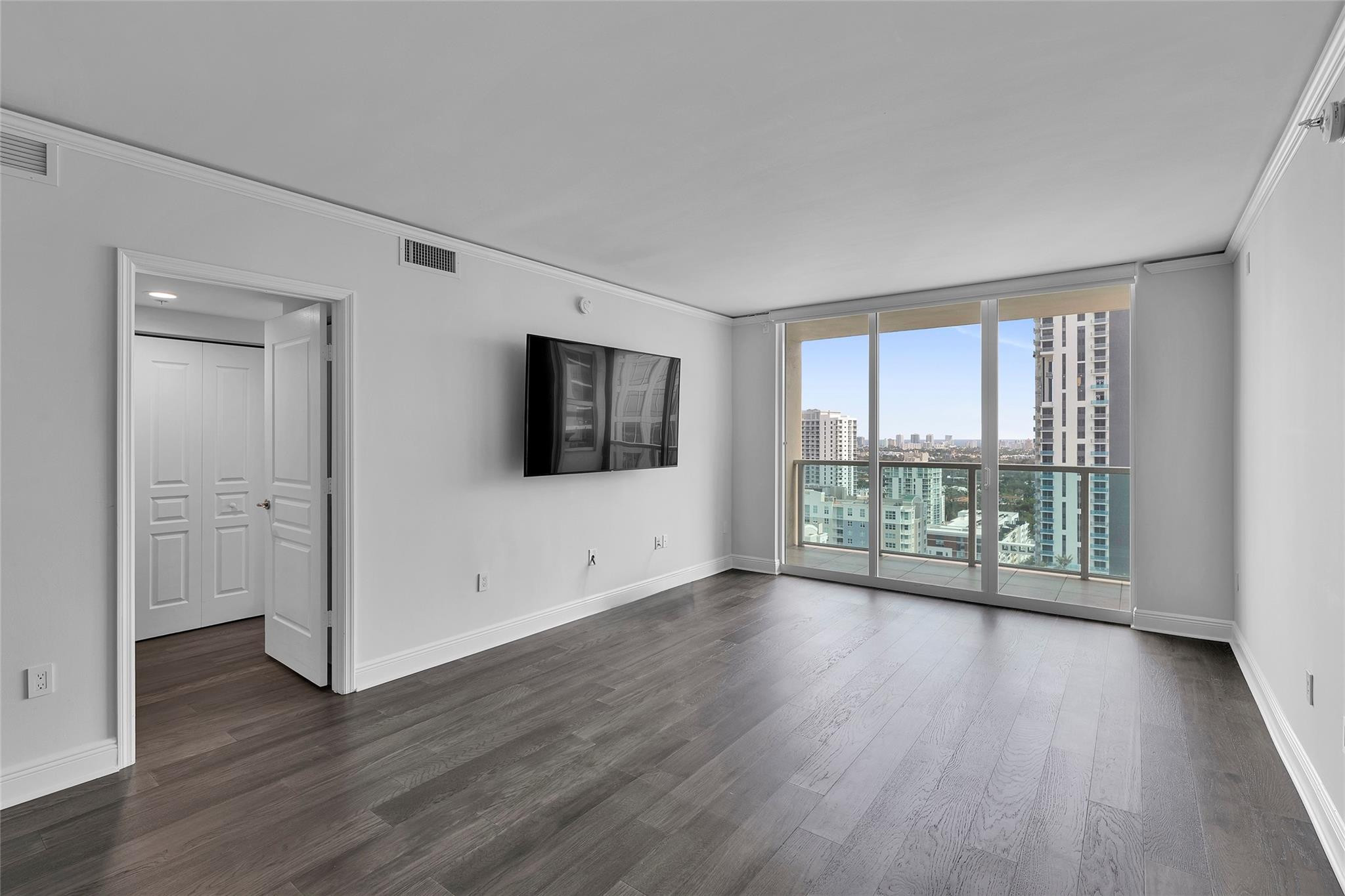 350 SE 2nd St 2450