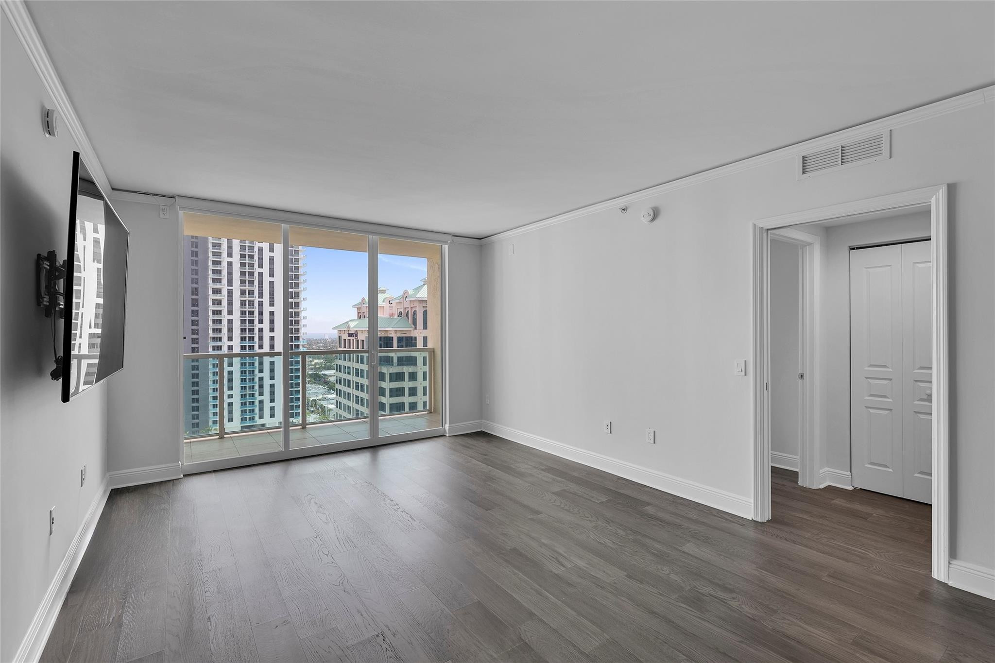 350 SE 2nd St 2450