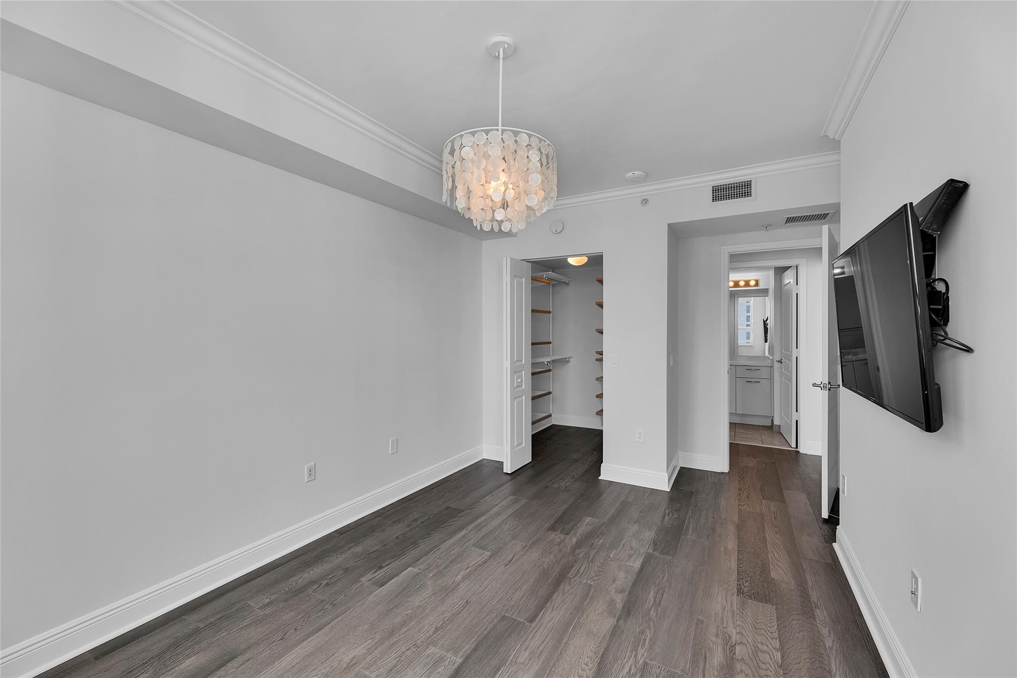350 SE 2nd St 2450