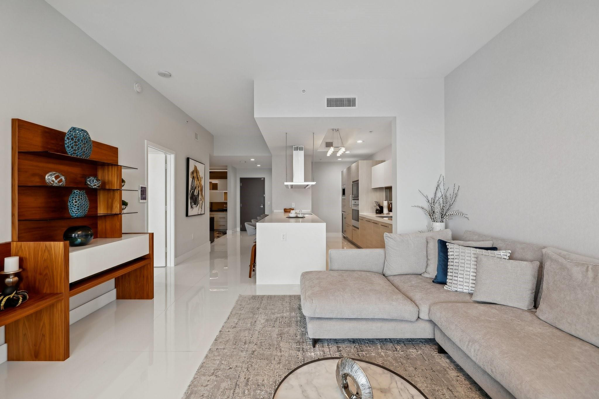 17301 Biscayne Blvd LPH-6