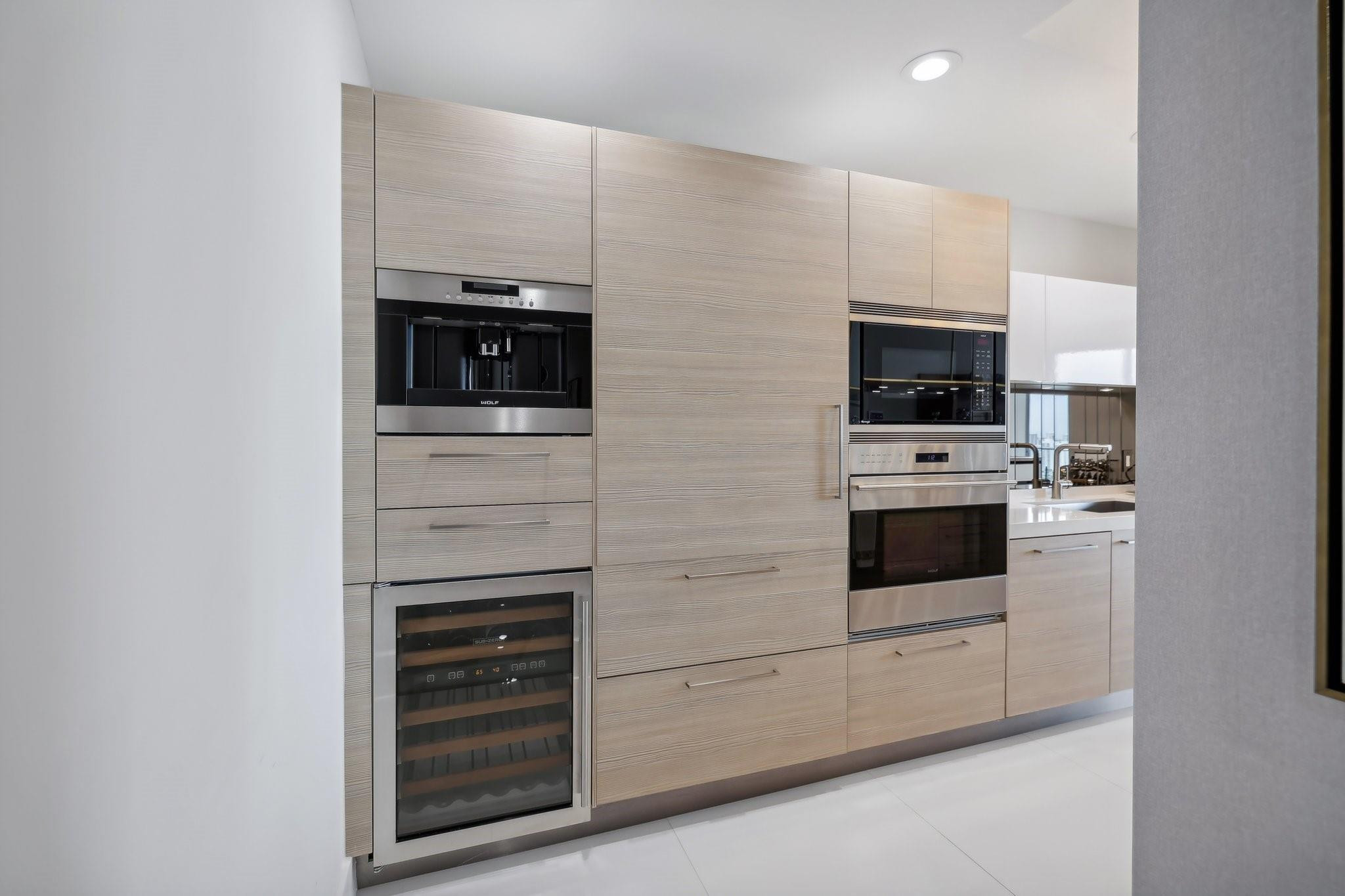 17301 Biscayne Blvd LPH-6