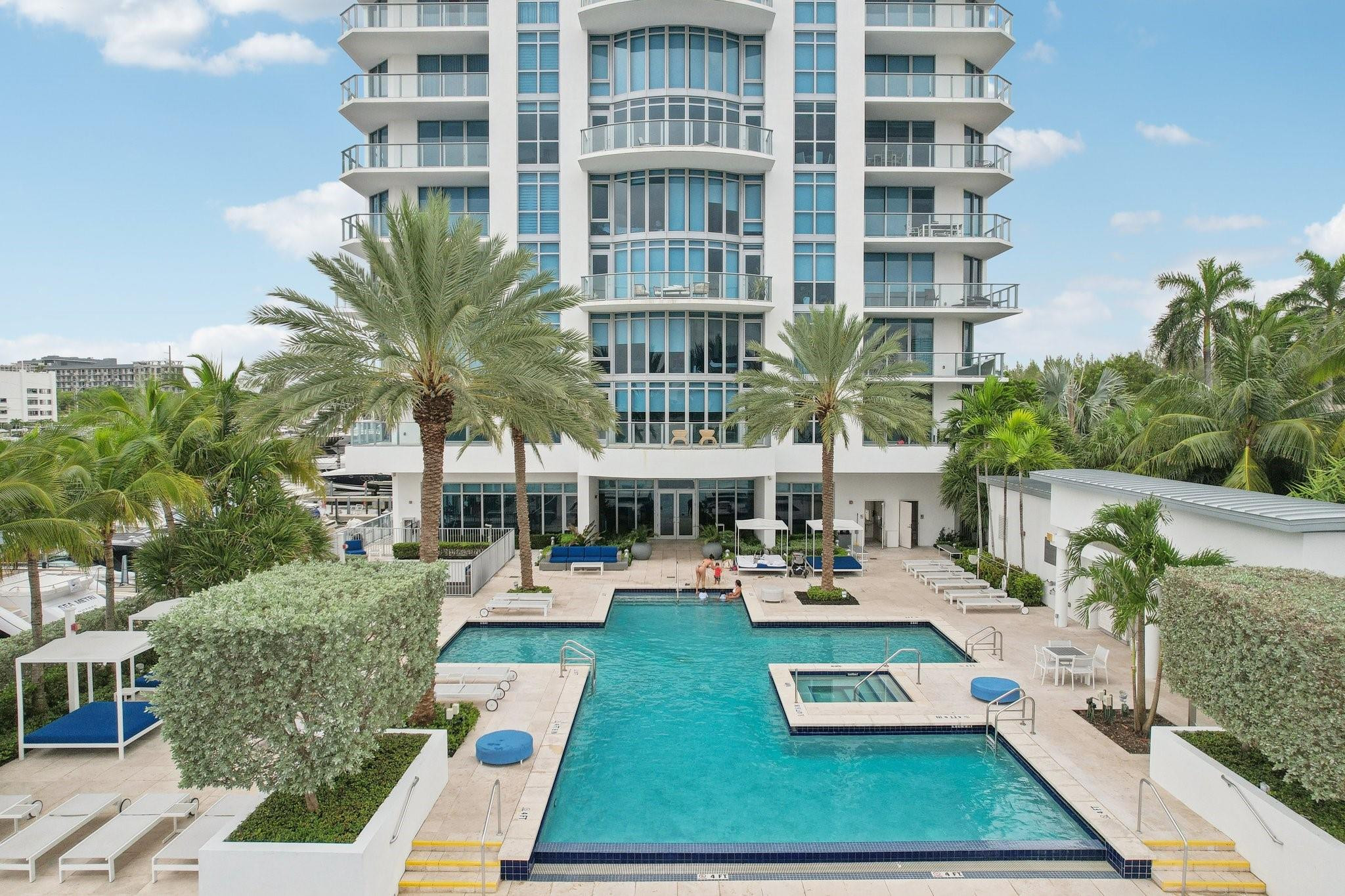 17301 Biscayne Blvd LPH-6