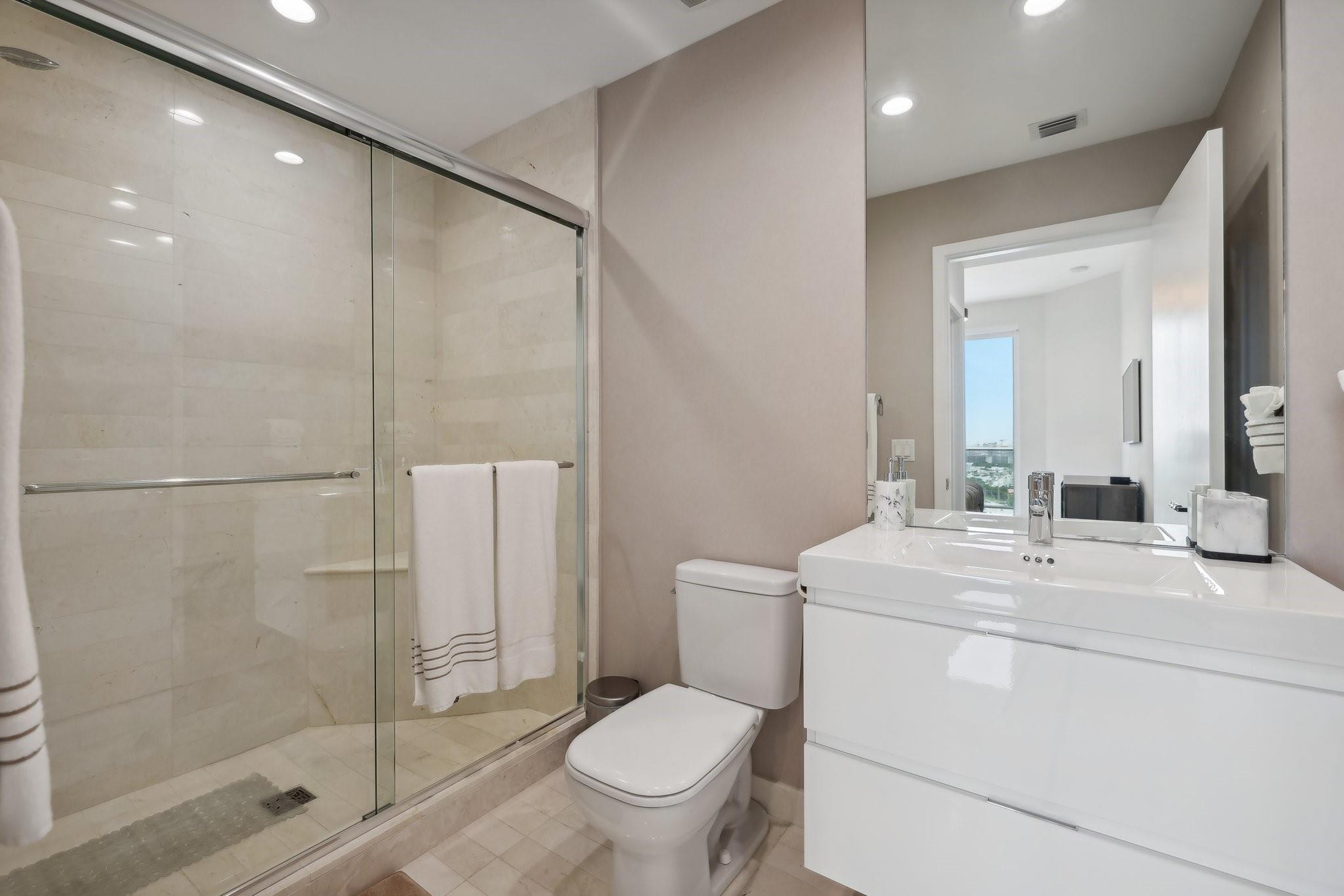 17301 Biscayne Blvd LPH-6
