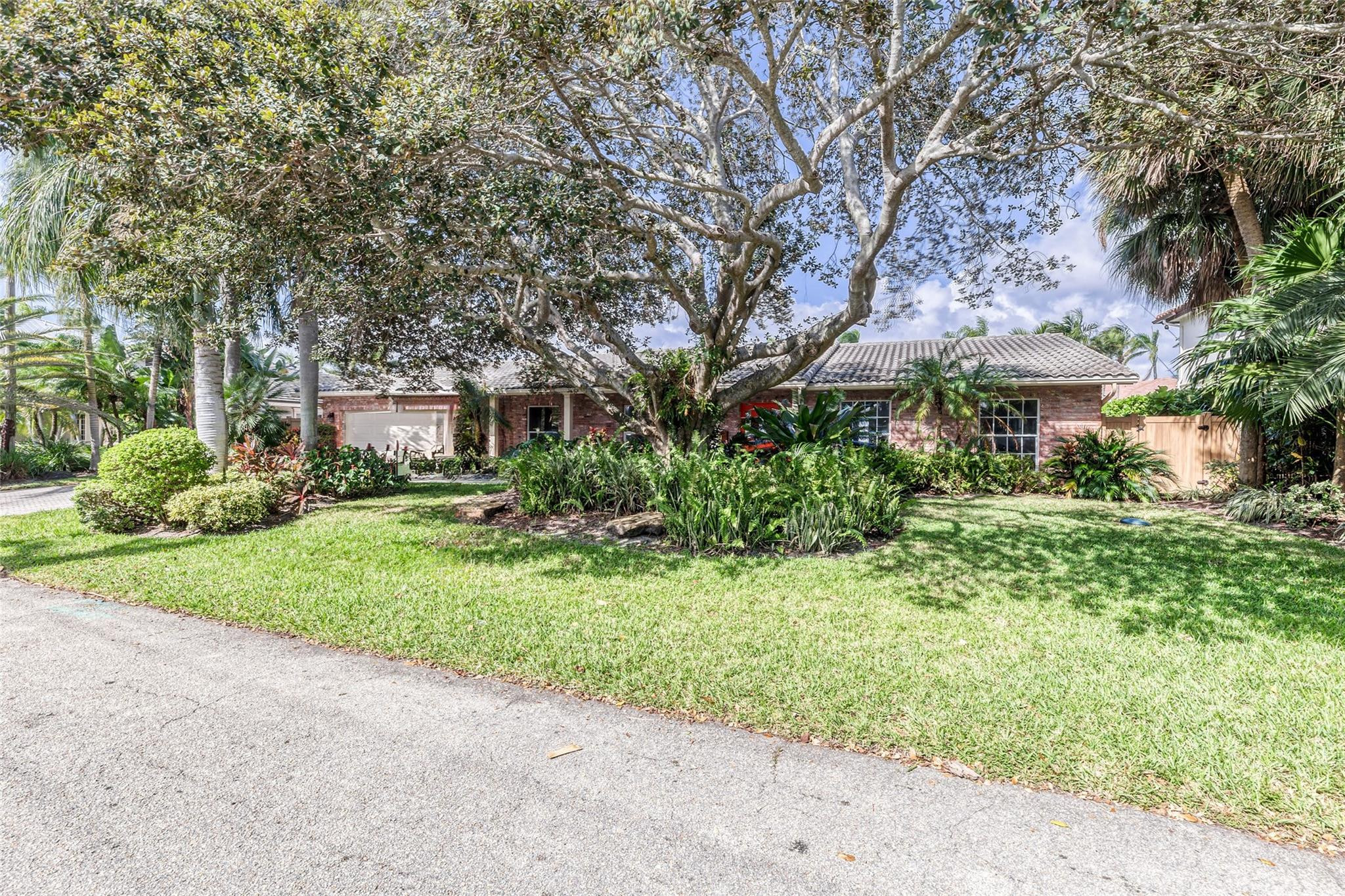 2823 NE 24th Pl