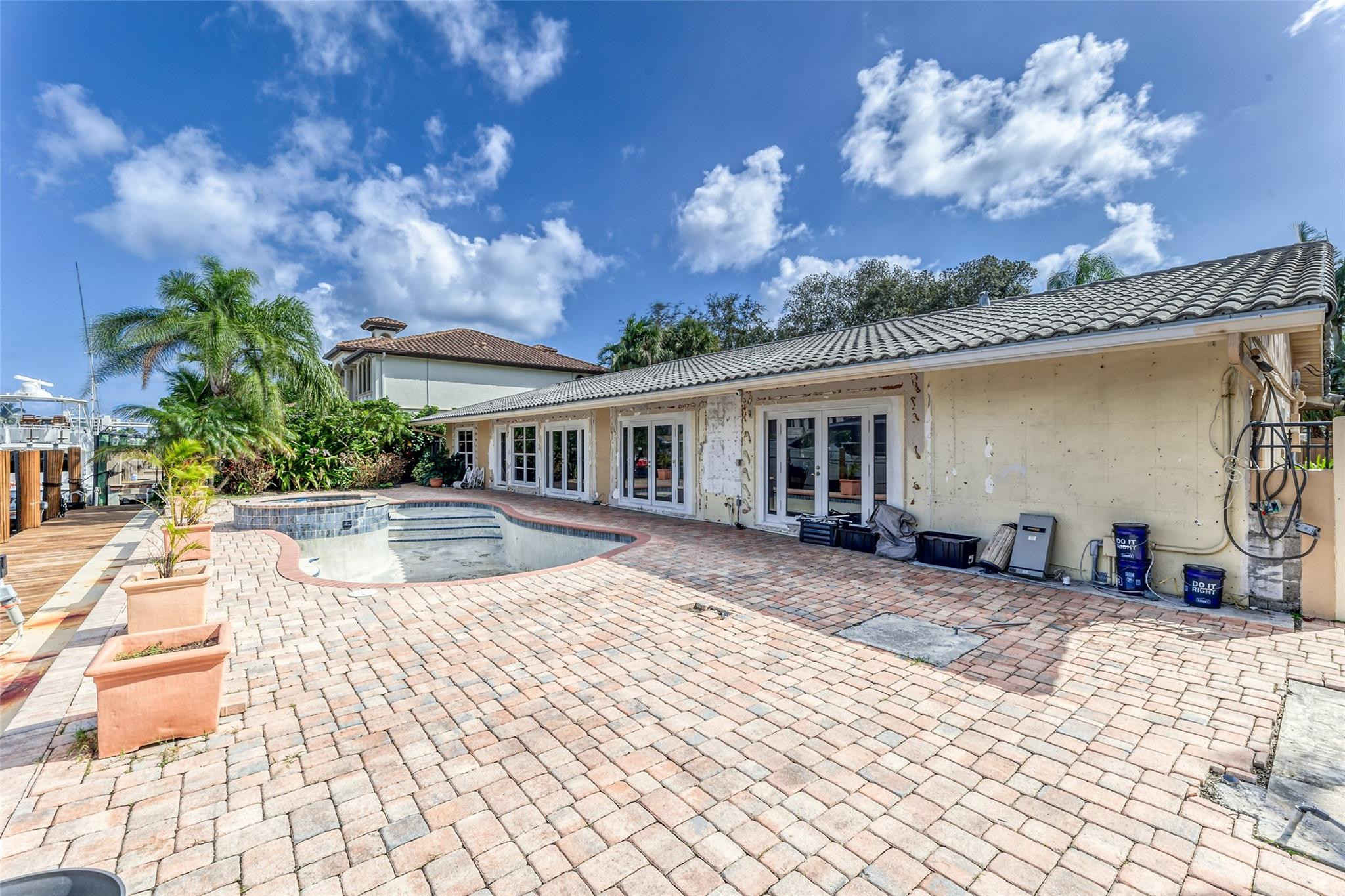 2823 NE 24th Pl