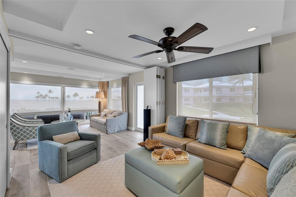 1922 S Ocean Ln 11