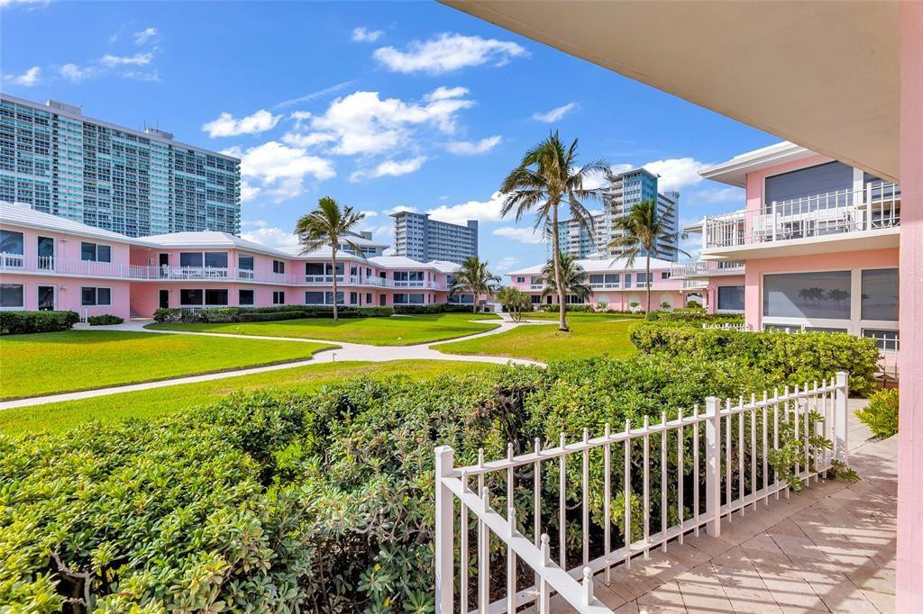 1922 S Ocean Ln 11