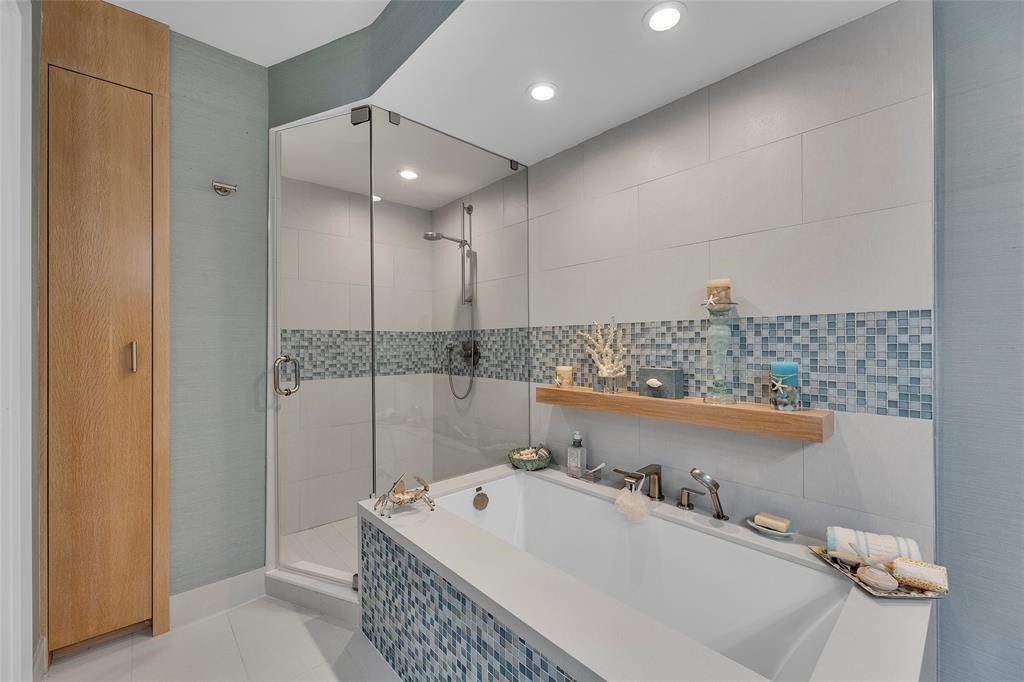 1922 S Ocean Ln 11
