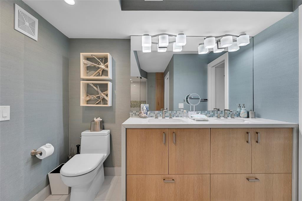1922 S Ocean Ln 11