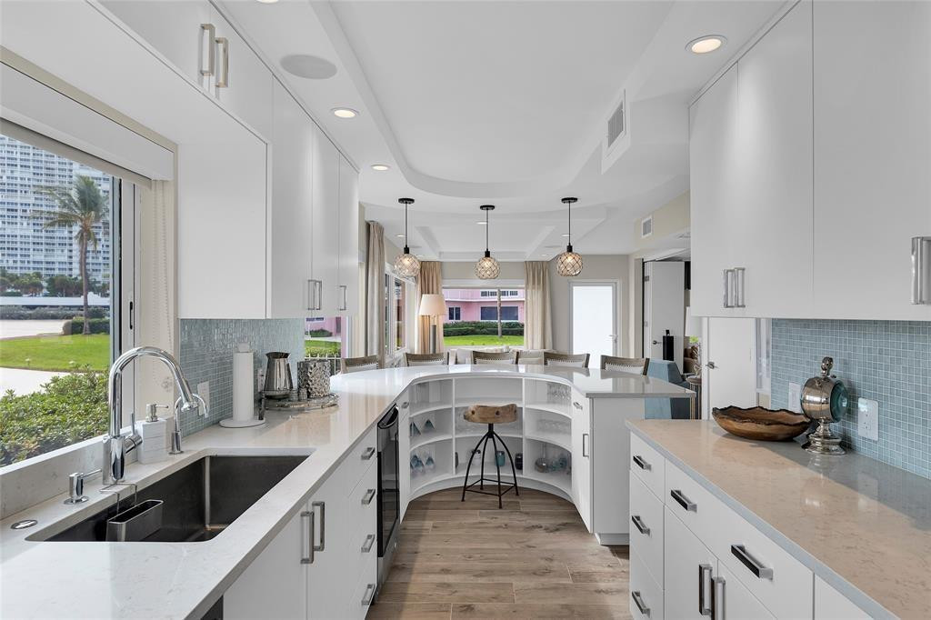 1922 S Ocean Ln 11