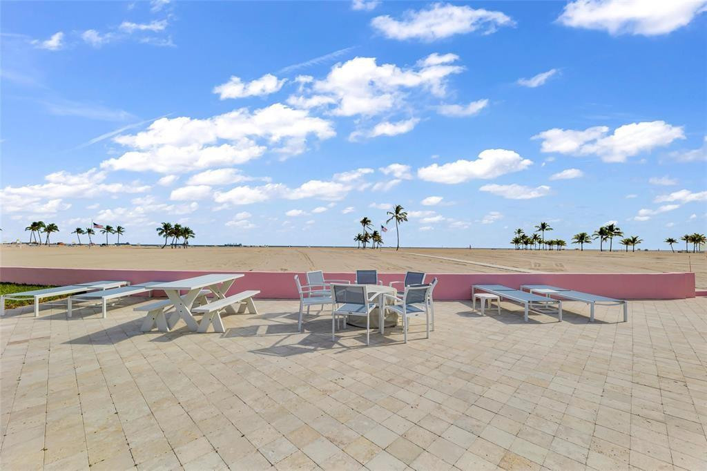 1922 S Ocean Ln 11