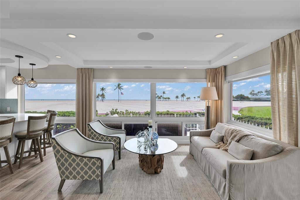 1922 S Ocean Ln 11