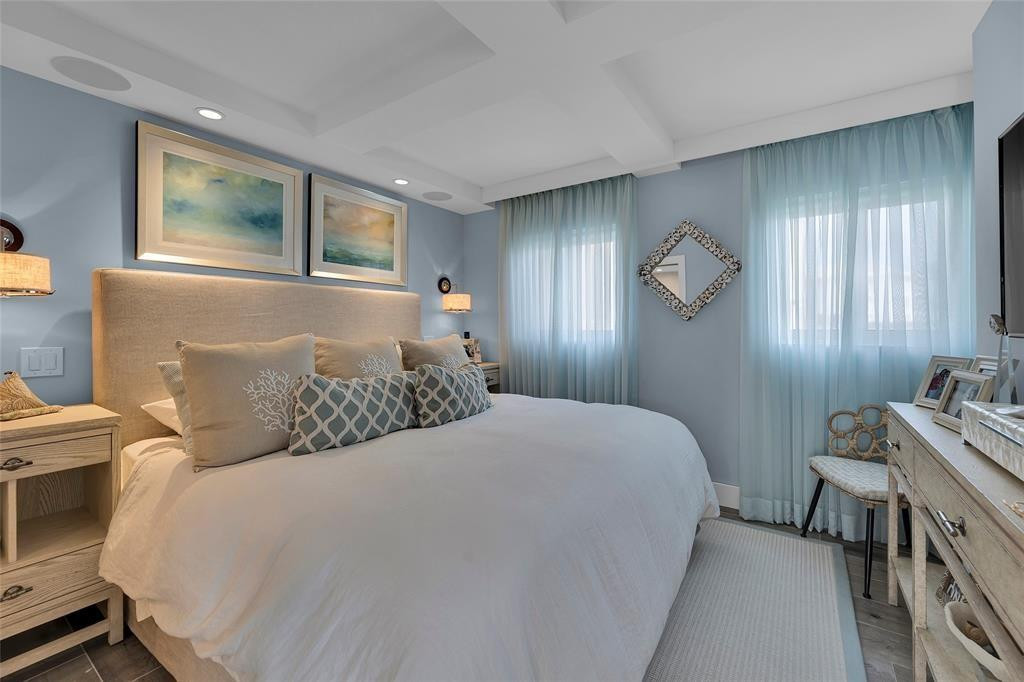 1922 S Ocean Ln 11