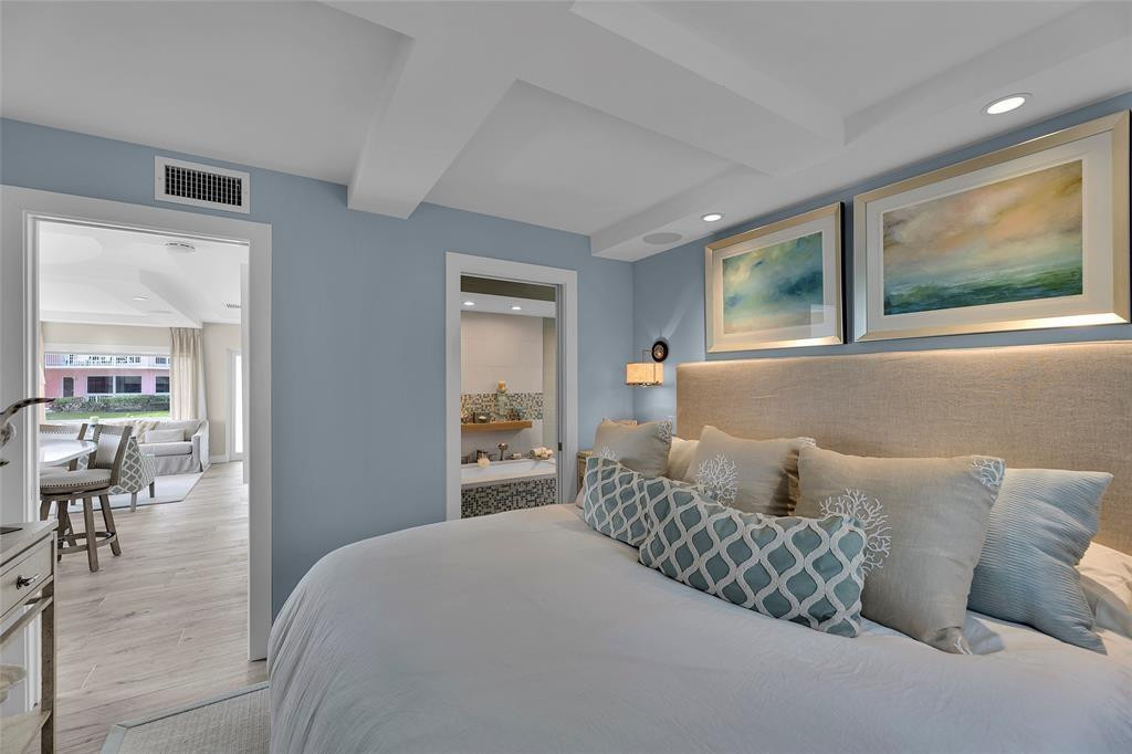 1922 S Ocean Ln 11