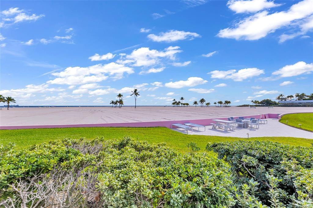 1922 S Ocean Ln 11