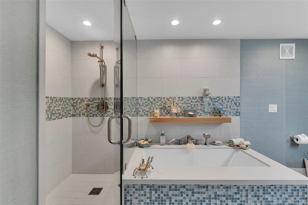 1922 S Ocean Ln 11