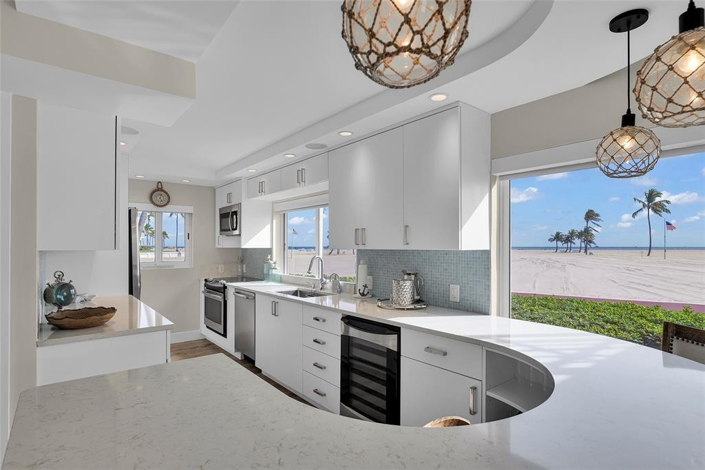 1922 S Ocean Ln 11