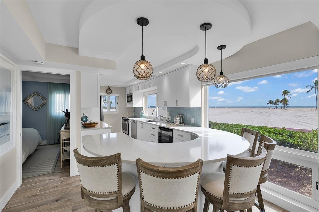 1922 S Ocean Ln 11