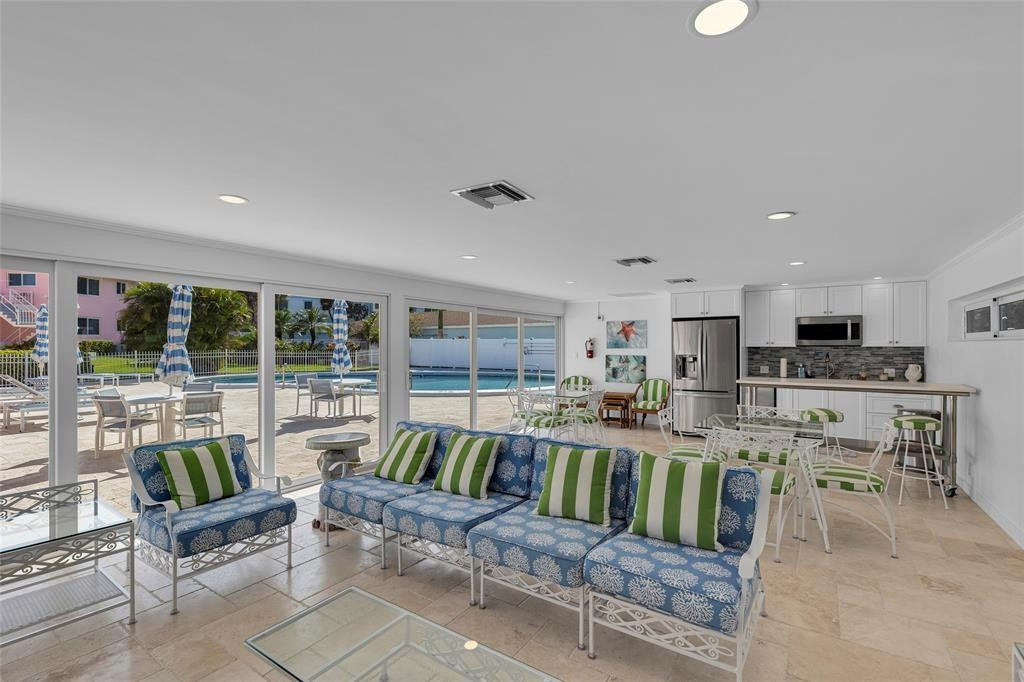 1922 S Ocean Ln 11