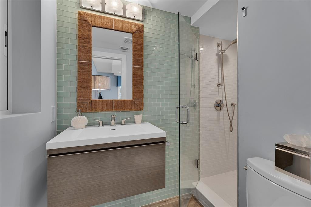 1922 S Ocean Ln 11
