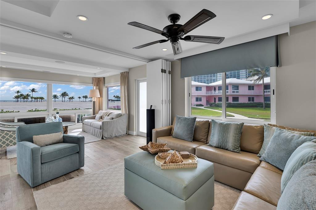 1922 S Ocean Ln 11