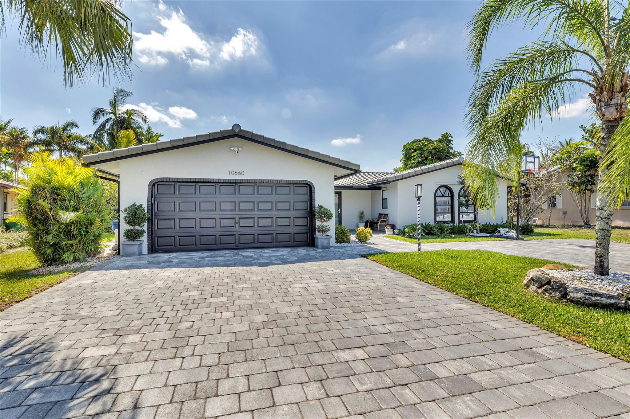 10660 NW 44