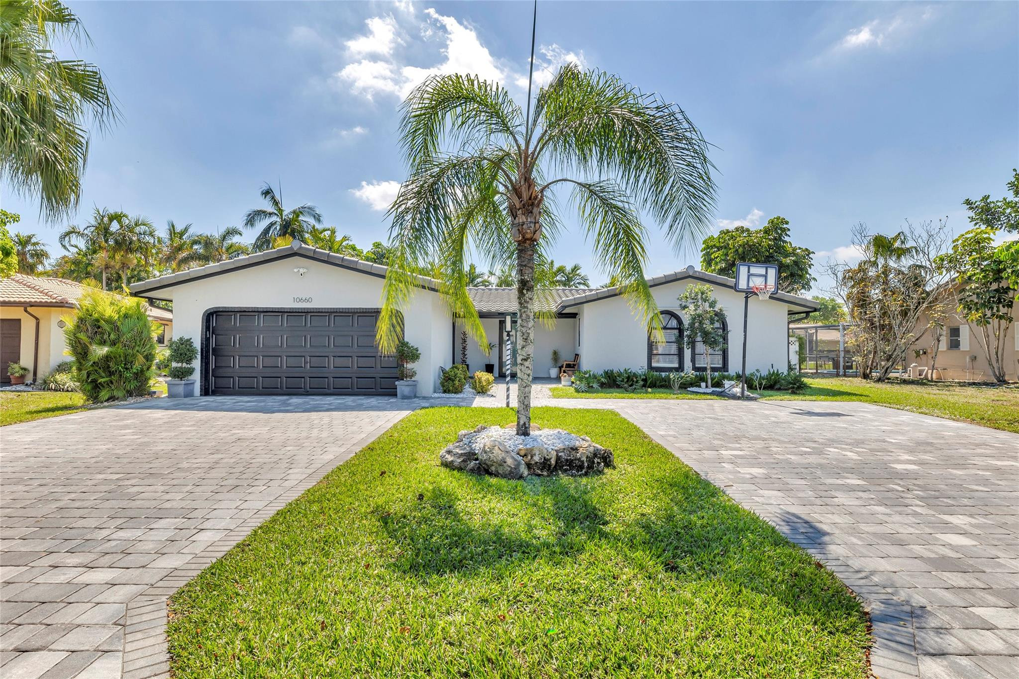 10660 NW 44