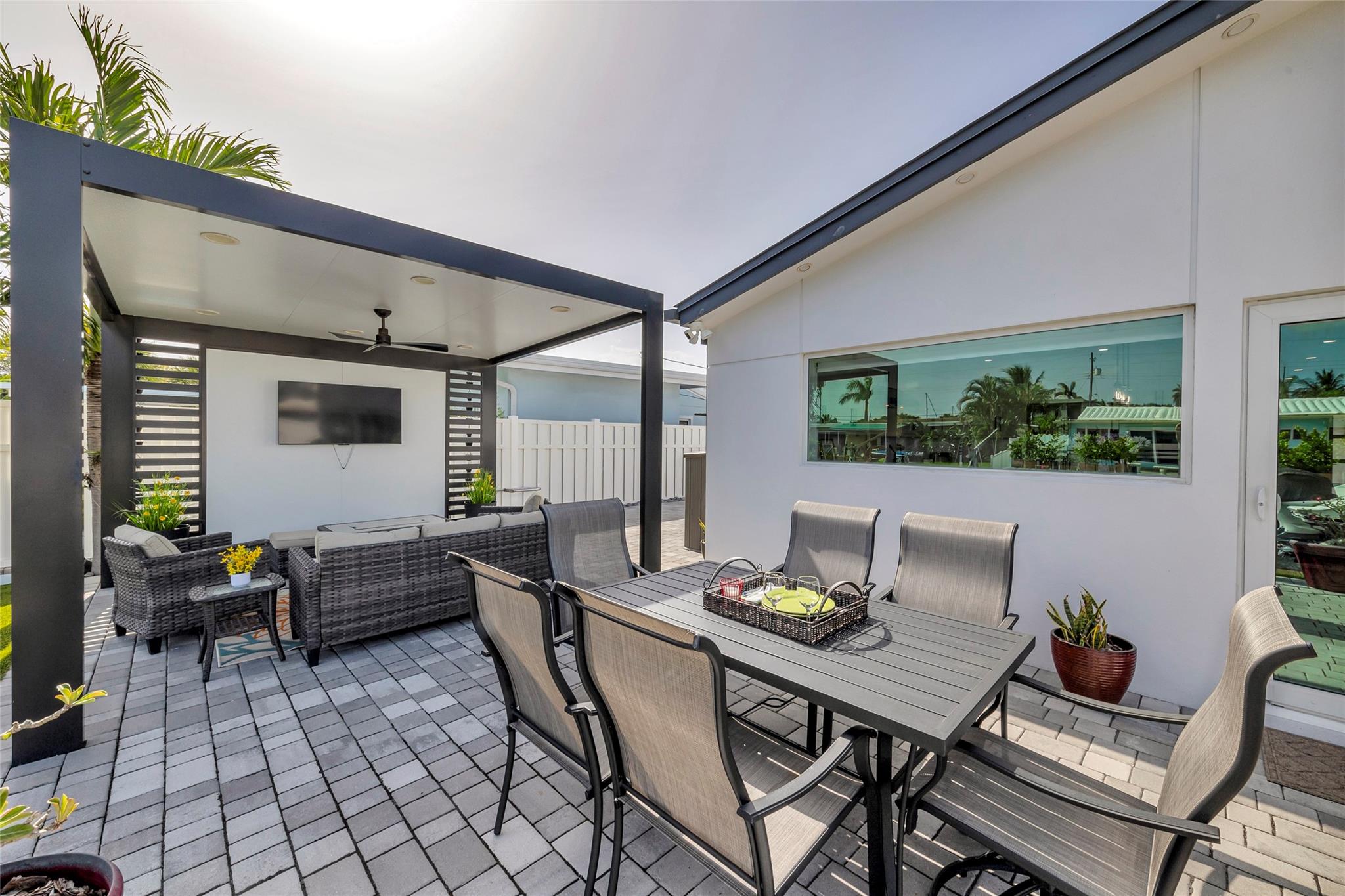 1206 Mango Isle