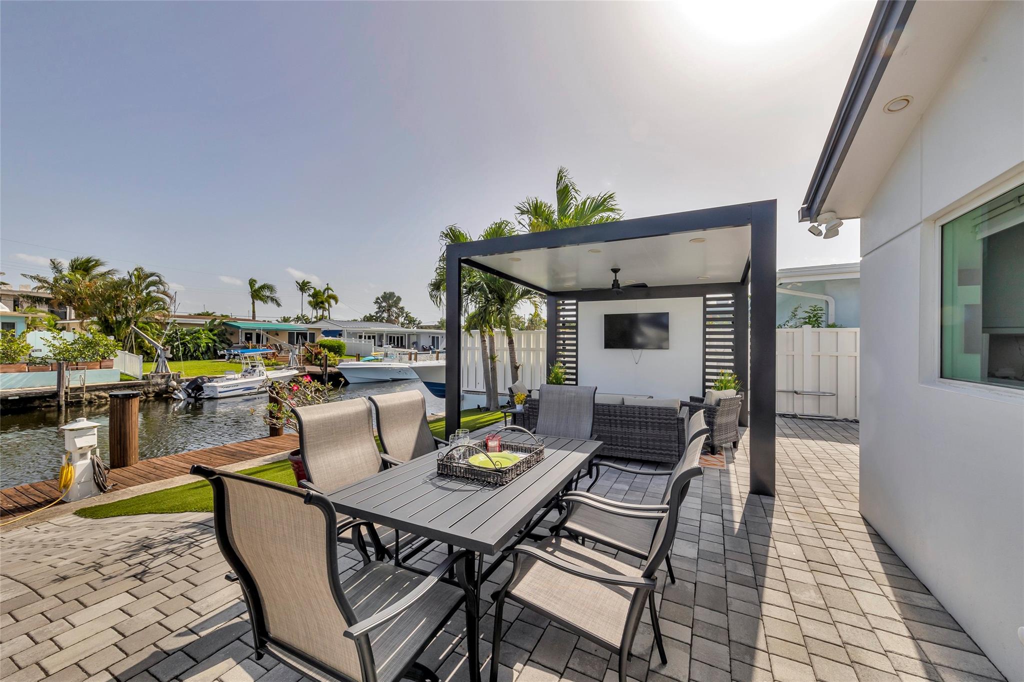 1206 Mango Isle