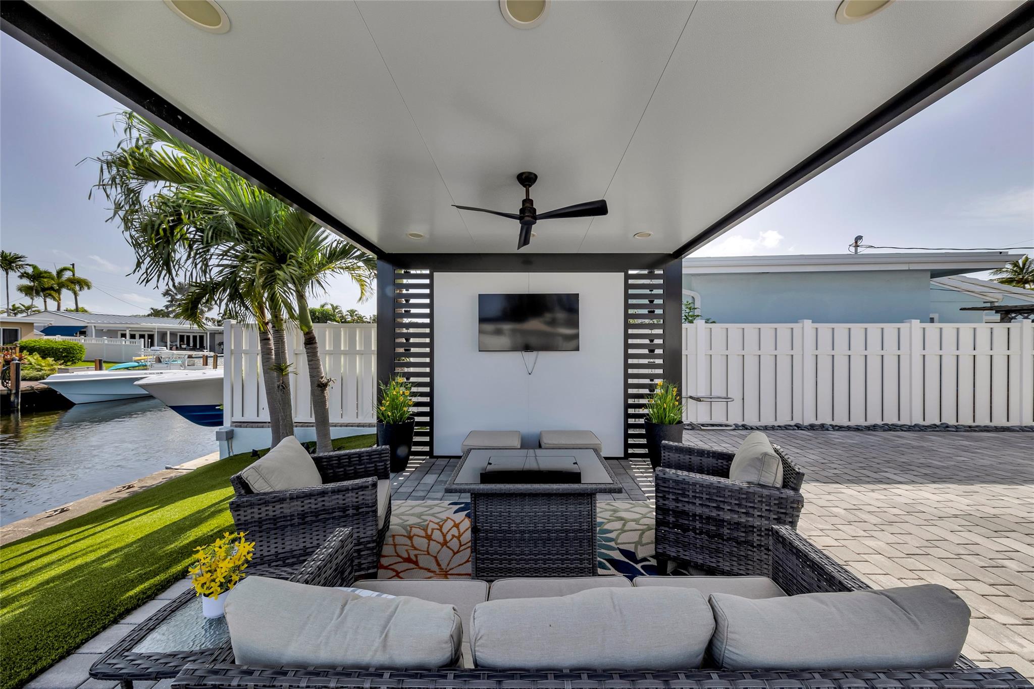 1206 Mango Isle
